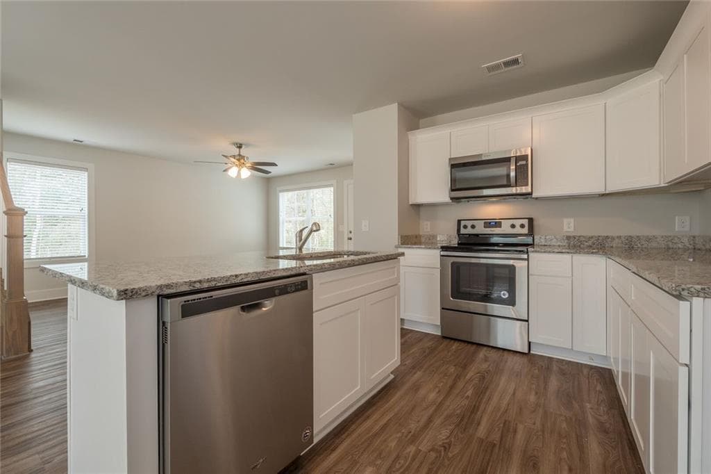 2 bedroom, 3 bathroom, 1,264 sq ft single family residence for sale at 5730 Pebblebrook Trail, Gainesville, GA 30506 — photo 6