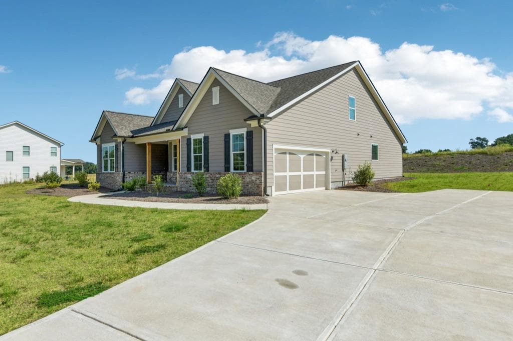 4 bedroom, 3 bathroom, 2,510 sq ft single family residence for sale at 574 Gene Bell Road, Monroe, GA 30655 — photo 3
