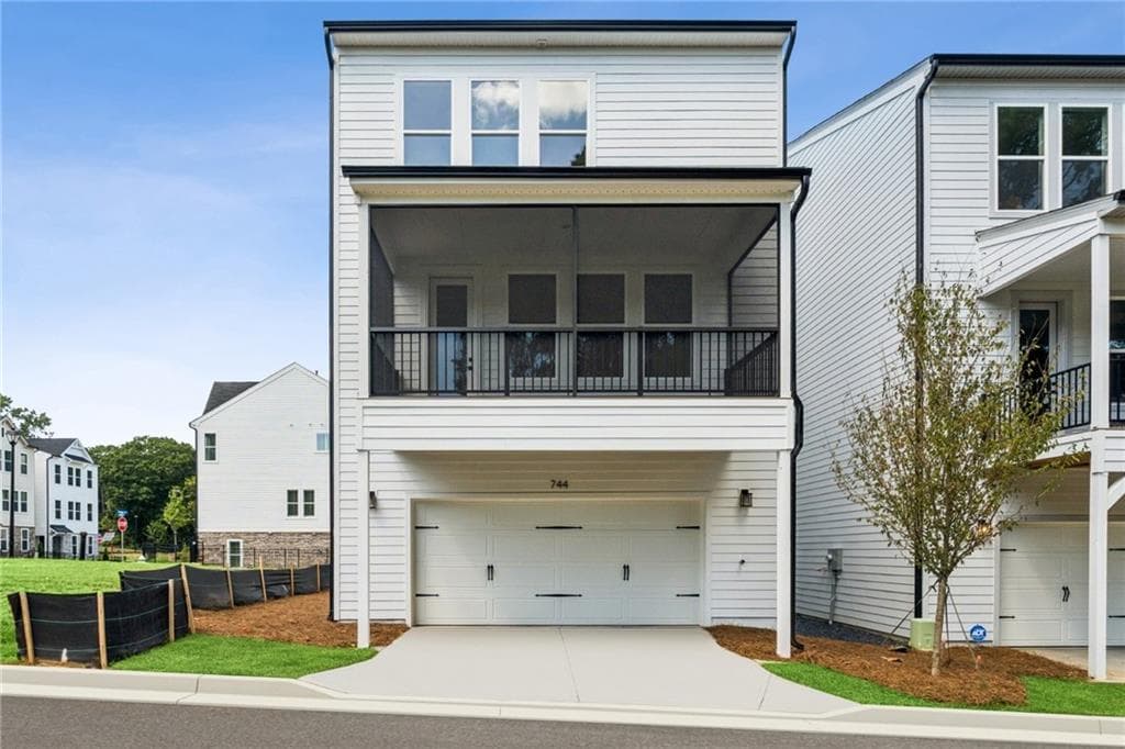 4 bedroom, 4 bathroom, 2,300 sq ft single family residence for sale at 744 Auguste Avenue, Scottdale, GA 30079 — photo 2