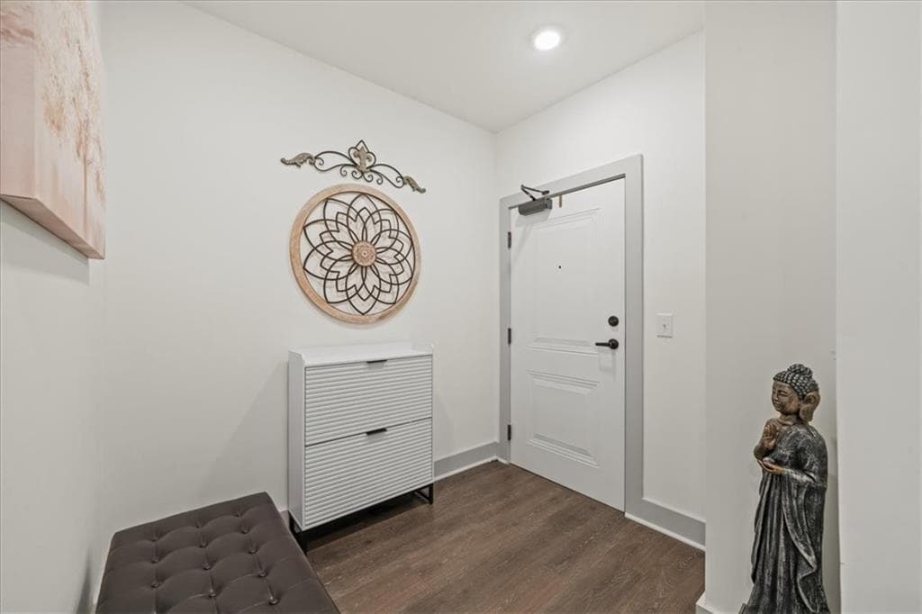 3 bedroom, 2 bathroom, 2,360 sq ft condominium for sale at 3211 Orwell Way 4202, Cumming, GA 30041 — photo 3