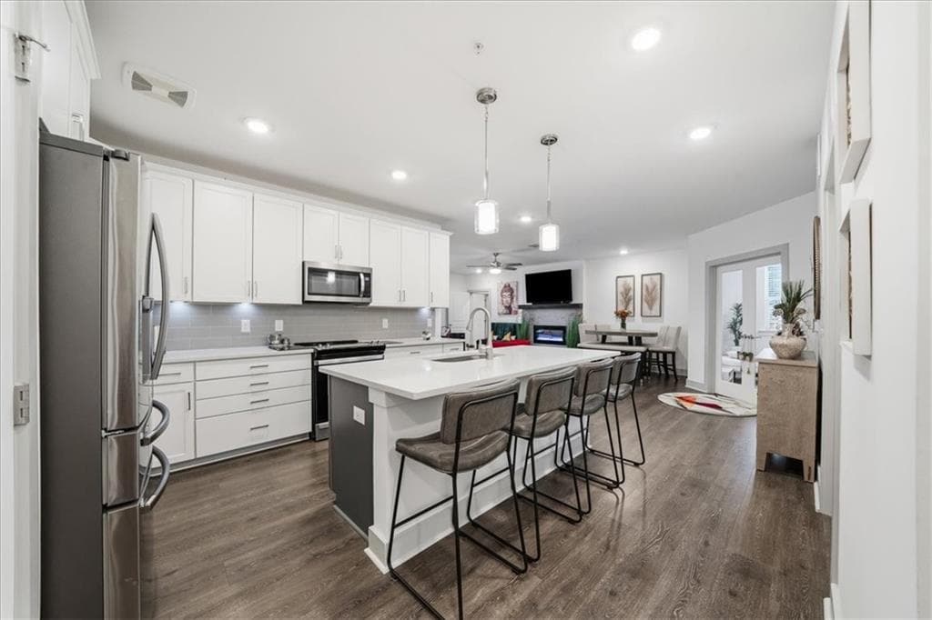 3 bedroom, 2 bathroom, 2,360 sq ft condominium for sale at 3211 Orwell Way 4202, Cumming, GA 30041 — photo 4