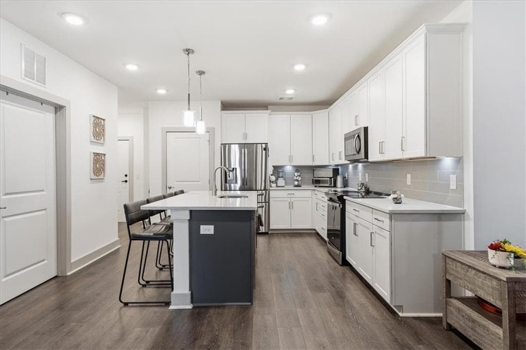 3 bedroom, 2 bathroom, 2,360 sq ft condominium for sale at 3211 Orwell Way 4202, Cumming, GA 30041 — photo 5