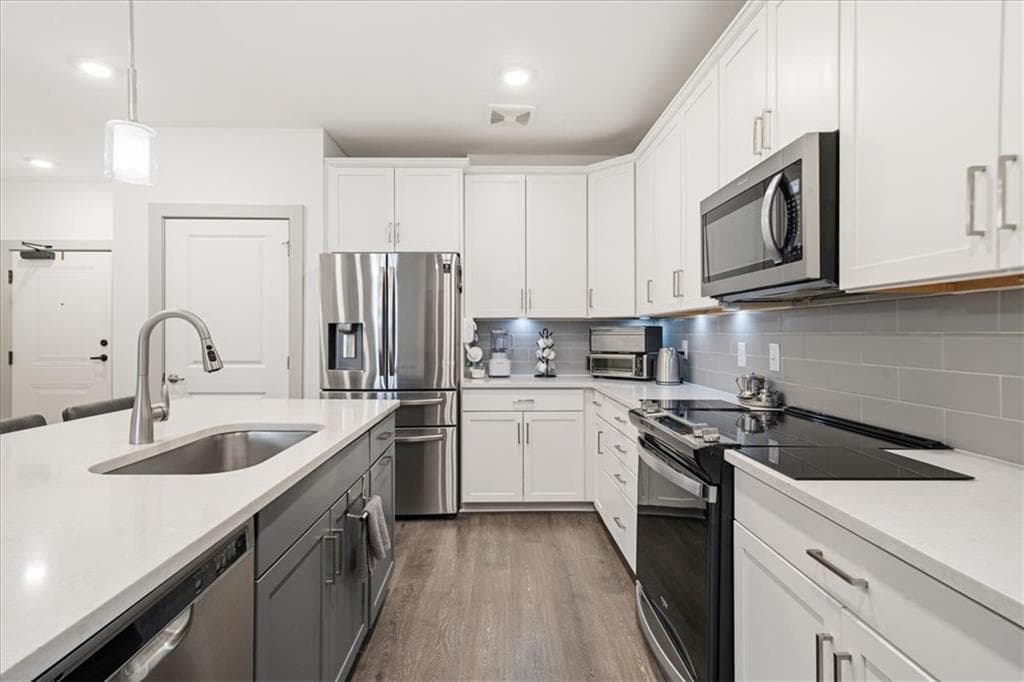 3 bedroom, 2 bathroom, 2,360 sq ft condominium for sale at 3211 Orwell Way 4202, Cumming, GA 30041 — photo 6