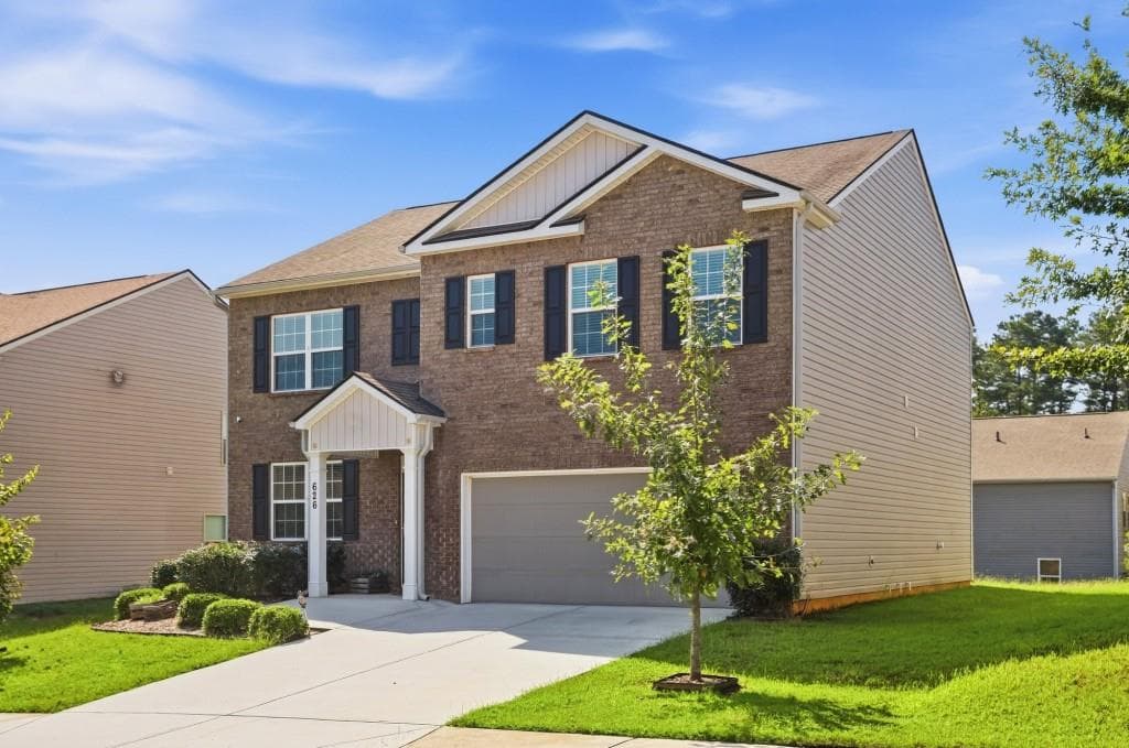5 bedroom, 3 bathroom, 2,490 sq ft single family residence for sale at 626 Yazzie Place, Atlanta, GA 30349 — photo 2
