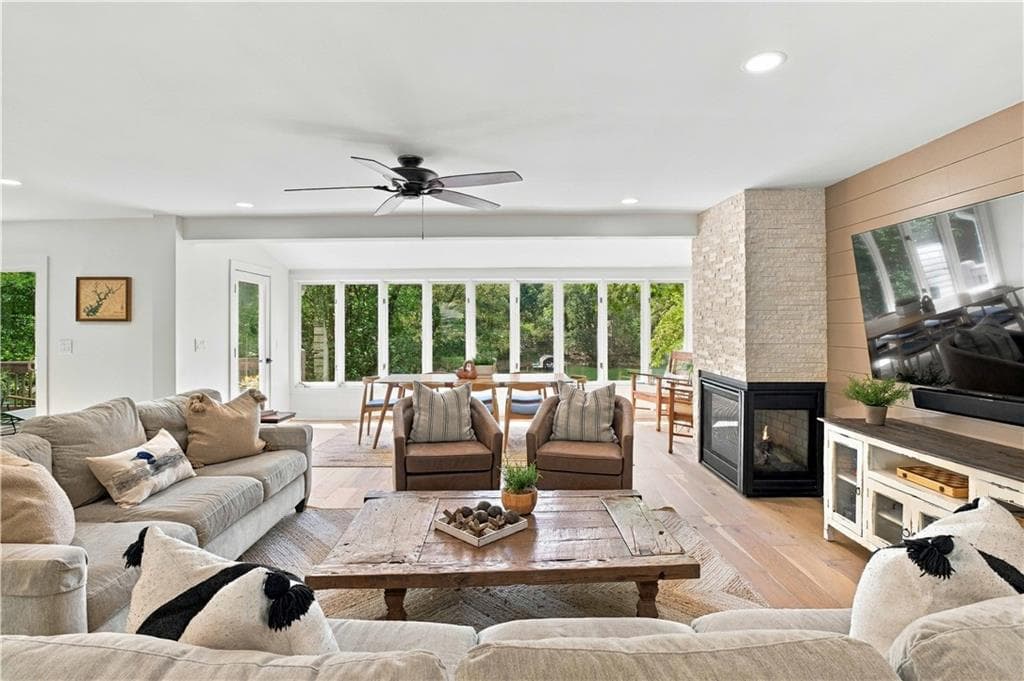 5 bedroom, 4 bathroom, 3,632 sq ft single family residence for sale at 688 Harbor Cove, Gainesville, GA 30501 — photo 4