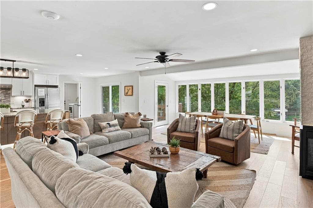 5 bedroom, 4 bathroom, 3,632 sq ft single family residence for sale at 688 Harbor Cove, Gainesville, GA 30501 — photo 5