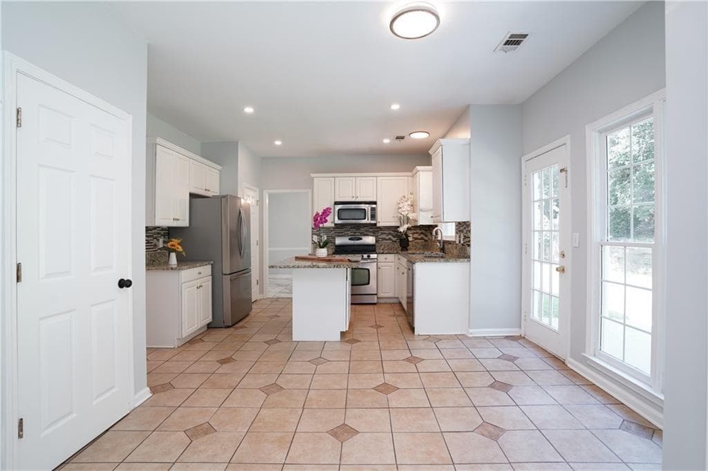 4 bedroom, 3 bathroom, 2,487 sq ft single family residence for rent at 272 Birchmore Walk, Lawrenceville, GA 30044 for $2,699 a month — photo 9