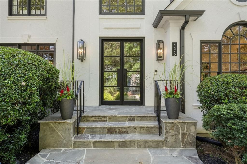 5 bedroom, 5 bathroom, 5,128 sq ft single family residence under contract at 4475 Crestwicke Pointe, Sandy Springs, GA 30319 — photo 2