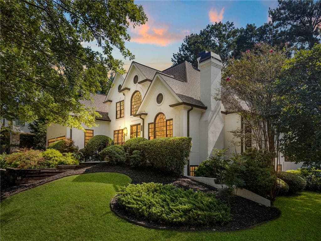 5 bedroom, 5 bathroom, 5,128 sq ft single family residence under contract at 4475 Crestwicke Pointe, Sandy Springs, GA 30319 — photo 4
