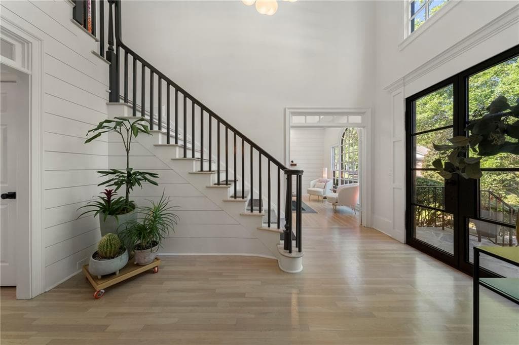 5 bedroom, 5 bathroom, 5,128 sq ft single family residence under contract at 4475 Crestwicke Pointe, Sandy Springs, GA 30319 — photo 5