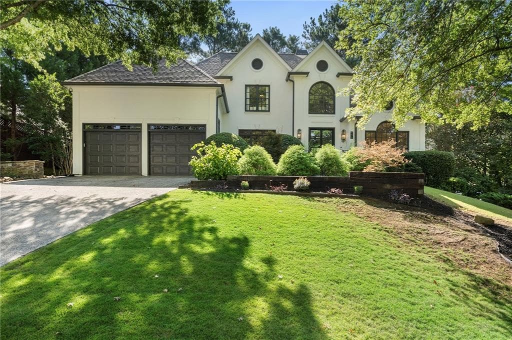 5 bedroom, 5 bathroom, 5,128 sq ft single family residence under contract at 4475 Crestwicke Pointe, Sandy Springs, GA 30319 — photo 3