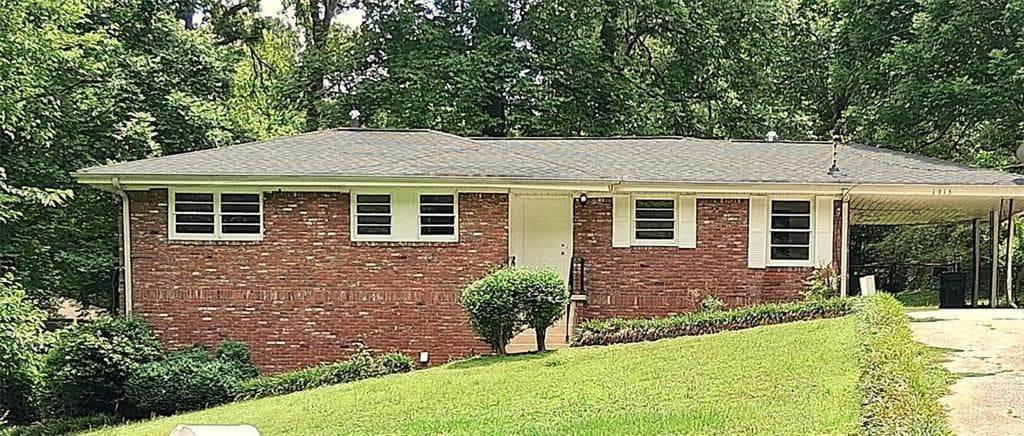 3 bedroom, 2 bathroom, 2,354 sq ft single family residence for rent at 1915 Wee Kirk Road, Atlanta, GA 30316 for $1,600 a month — photo 2