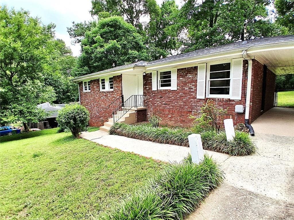 3 bedroom, 2 bathroom, 2,354 sq ft single family residence for rent at 1915 Wee Kirk Road, Atlanta, GA 30316 for $1,600 a month — photo 3