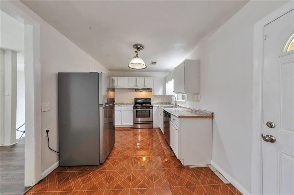 4 bedroom, 2 bathroom, 2,260 sq ft single family residence for sale at 6671 Pelican Court, Riverdale, GA 30274 — photo 10