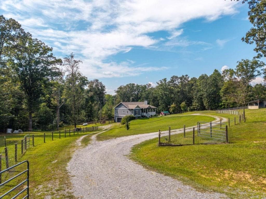 4 bedroom, 3 bathroom, 2,368 sq ft single family residence for sale at 468 Homer Wright Road, Ellijay, GA 30536 — photo 3