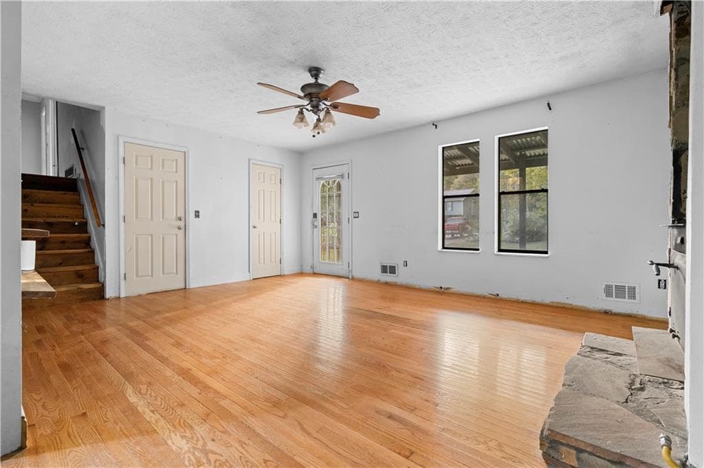 3 bedroom, 2 bathroom, 1,312 sq ft single family residence for sale at 108 Little Brook Drive, Woodstock, GA 30188 — photo 3