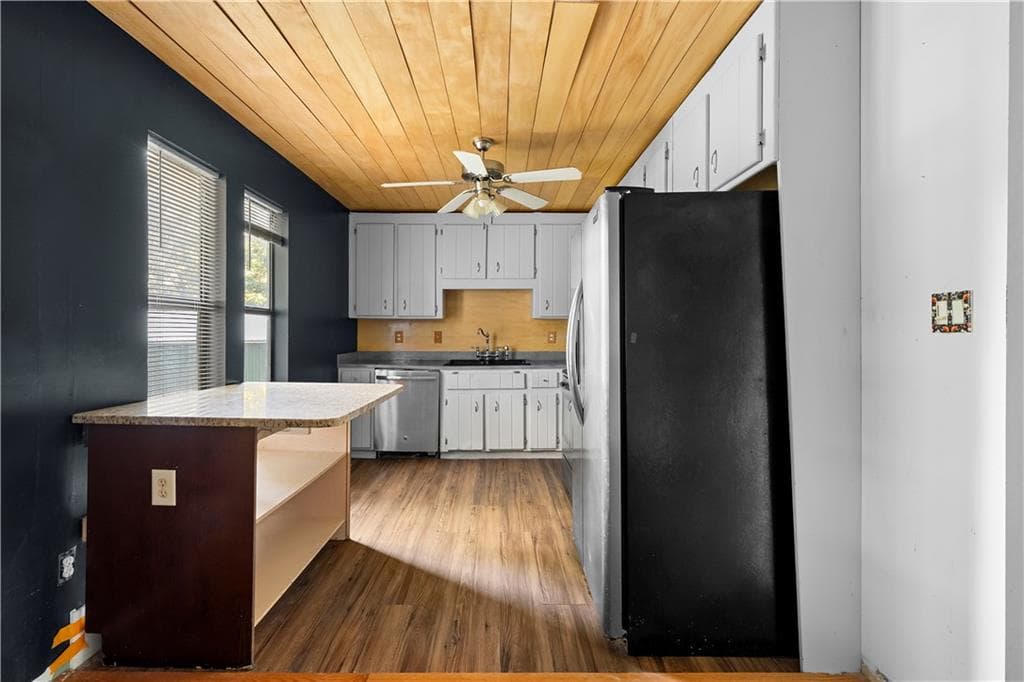 3 bedroom, 2 bathroom, 1,312 sq ft single family residence for sale at 108 Little Brook Drive, Woodstock, GA 30188 — photo 5