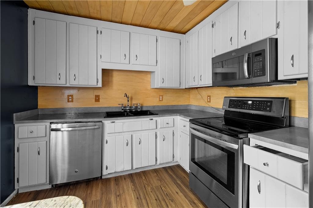 3 bedroom, 2 bathroom, 1,312 sq ft single family residence for sale at 108 Little Brook Drive, Woodstock, GA 30188 — photo 8