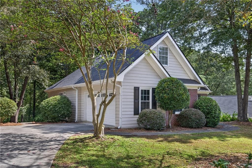 3 bedroom, 3 bathroom, 3,171 sq ft single family residence for sale at 1829 Gray Gables Way, Buford, GA 30519 — photo 2