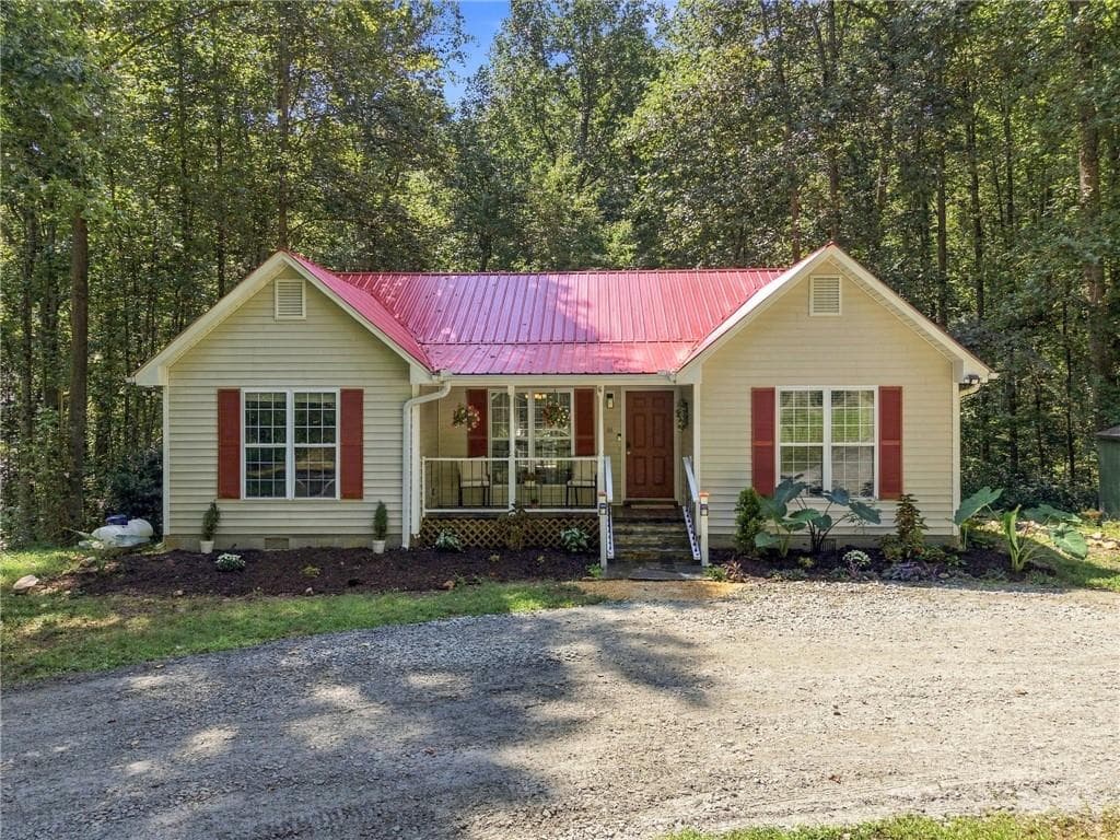 3 bedroom, 2 bathroom, 1,260 sq ft single family residence for sale at 44 Gold Spur, Dahlonega, GA 30533