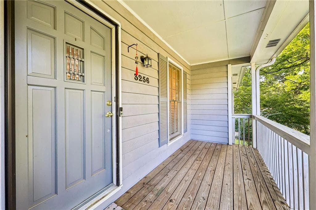 3 bedroom, 2 bathroom, 1,519 sq ft single family residence for sale at 3256 Village Glen Trail, Snellville, GA 30039 — photo 2