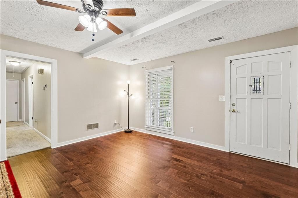 3 bedroom, 2 bathroom, 1,519 sq ft single family residence for sale at 3256 Village Glen Trail, Snellville, GA 30039 — photo 5
