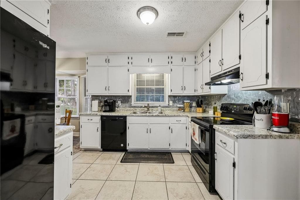3 bedroom, 2 bathroom, 1,519 sq ft single family residence for sale at 3256 Village Glen Trail, Snellville, GA 30039 — photo 8