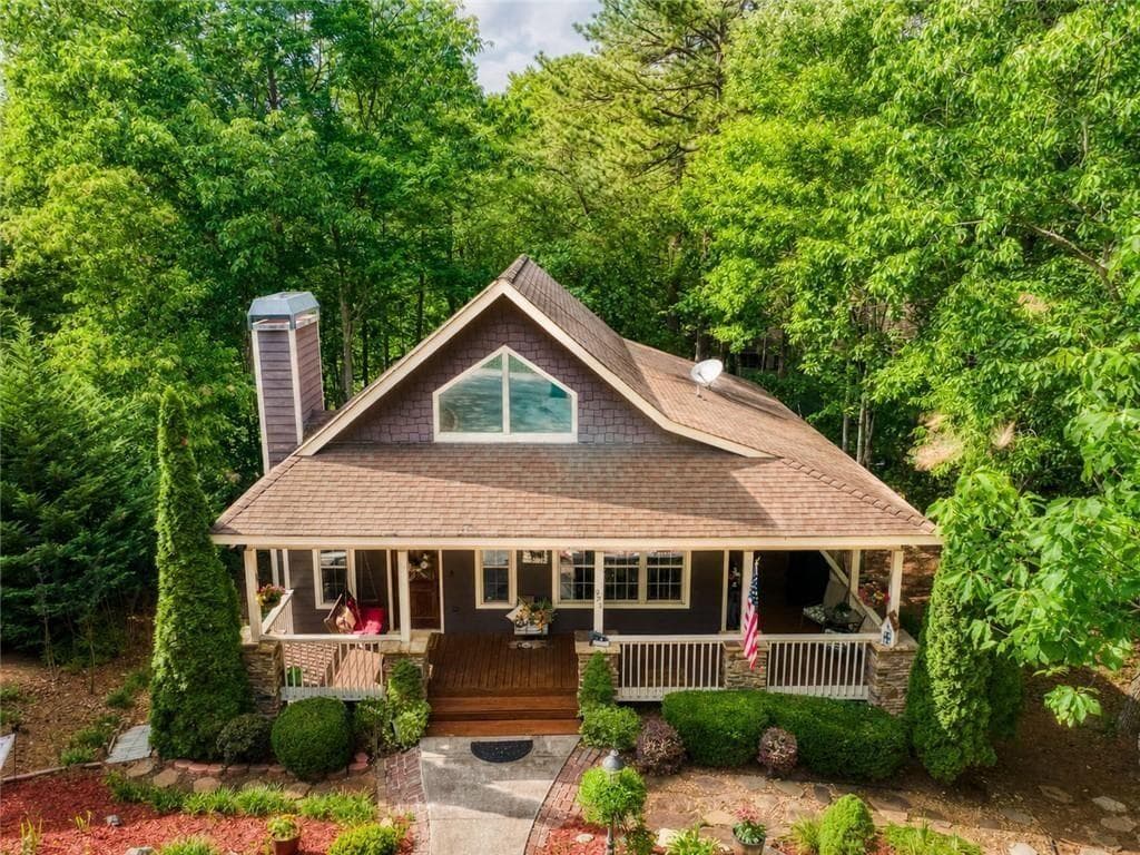 2 bedroom, 3 bathroom, 1,836 sq ft single family residence for sale at 925 Zeppelin Strasse, Helen, GA 30545