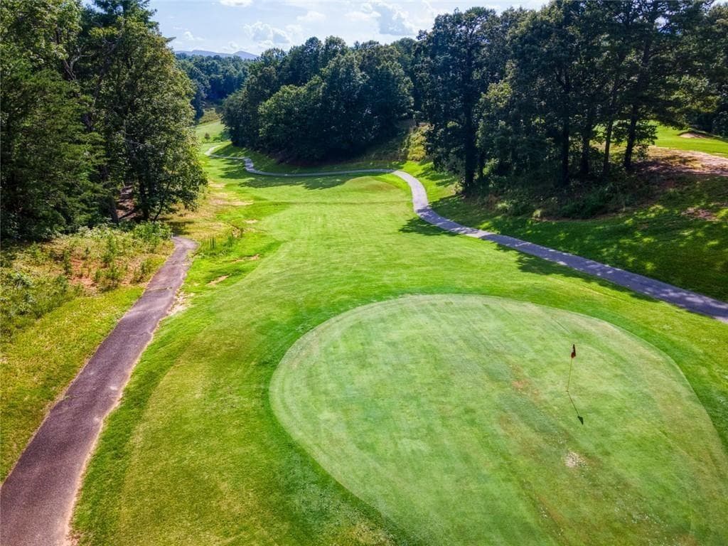 2 bedroom, 3 bathroom, 1,836 sq ft single family residence for sale at 925 Zeppelin Strasse, Helen, GA 30545 — photo 3