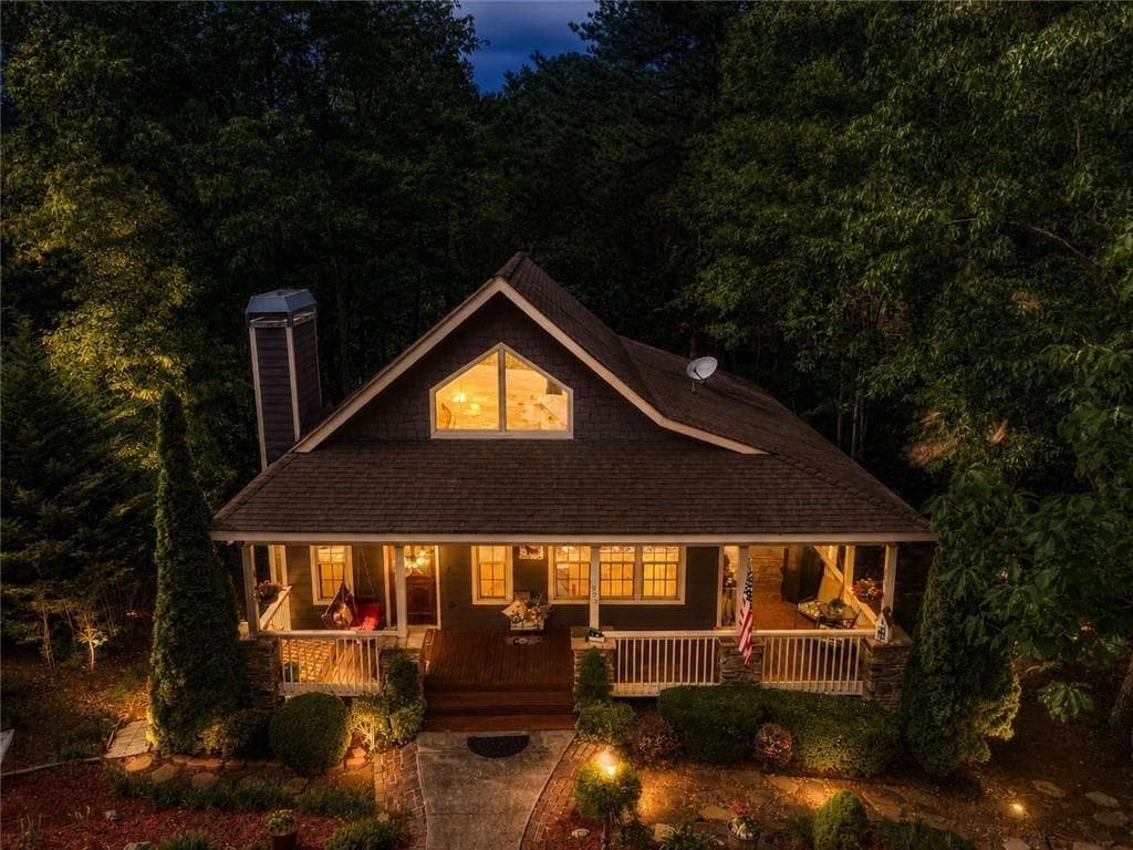 2 bedroom, 3 bathroom, 1,836 sq ft single family residence for sale at 925 Zeppelin Strasse, Helen, GA 30545 — photo 4