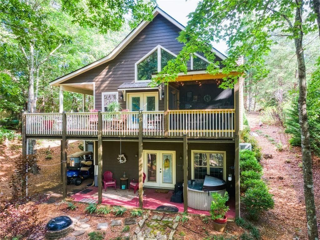 2 bedroom, 3 bathroom, 1,836 sq ft single family residence for sale at 925 Zeppelin Strasse, Helen, GA 30545 — photo 5