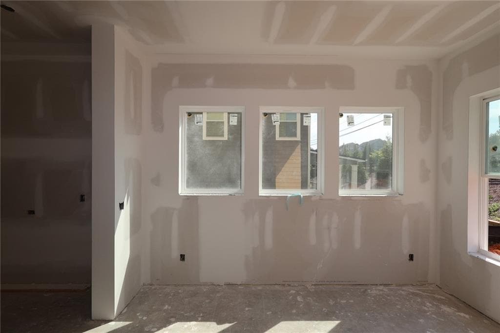 4 bedroom, 4 bathroom, 3,008 sq ft single family residence under contract at 331 Beebalm Street, Woodstock, GA 30188 — photo 9