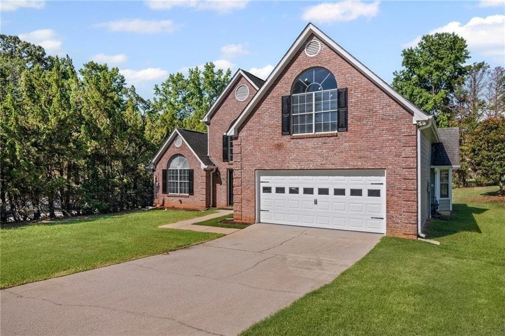 3 bedroom, 3 bathroom, 3,106 sq ft single family residence for sale at 12189 Lauren Way, Fayetteville, GA 30215 — photo 3