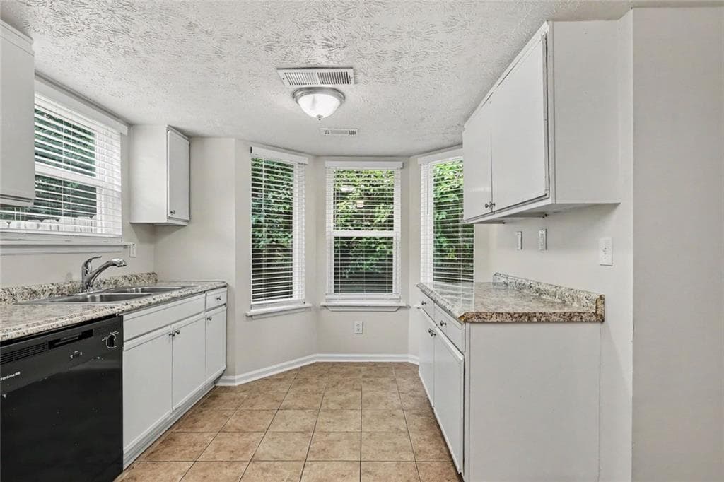 3 bedroom, 3 bathroom, 1,230 sq ft single family residence for sale at 830 Durham Crossing, Stone Mountain, GA 30083 — photo 9