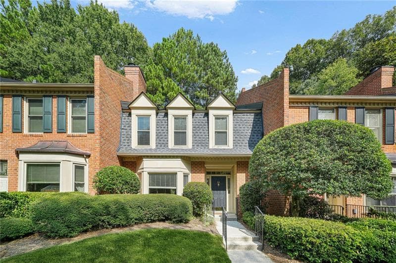 2 bedroom, 3 bathroom, 1,659 sq ft condominium for sale at 24 Plantation Drive, Atlanta, GA 30324 — photo 1 of 40