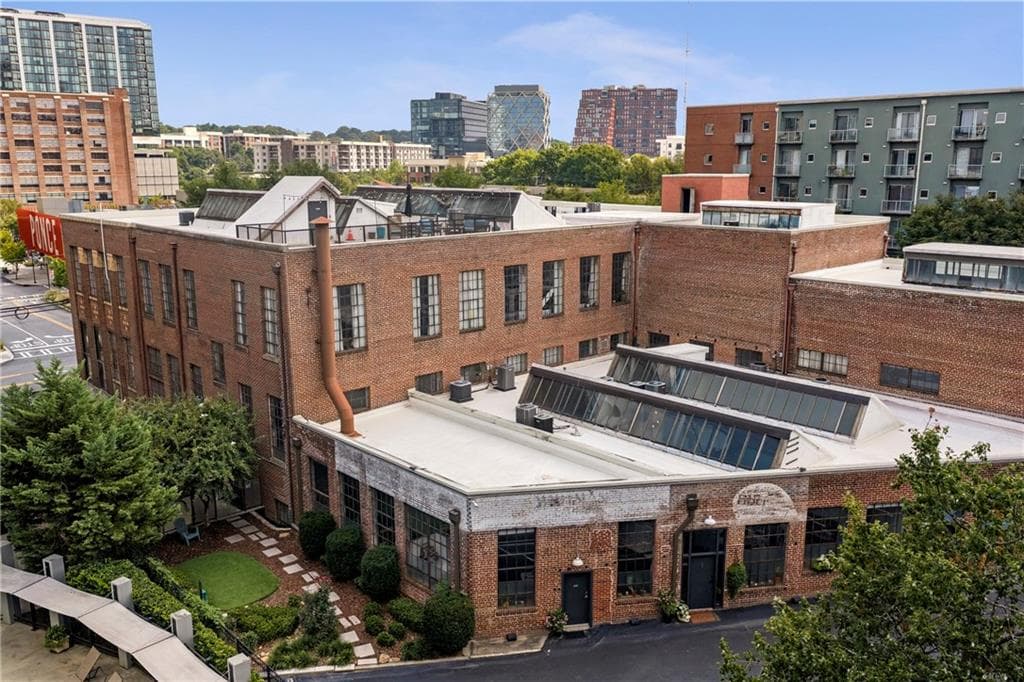 1 bedroom, 1 bathroom, 904 sq ft condominium for rent at 650 Glen Iris Drive 31, Atlanta, GA 30308 for $3,500 a month — photo 3