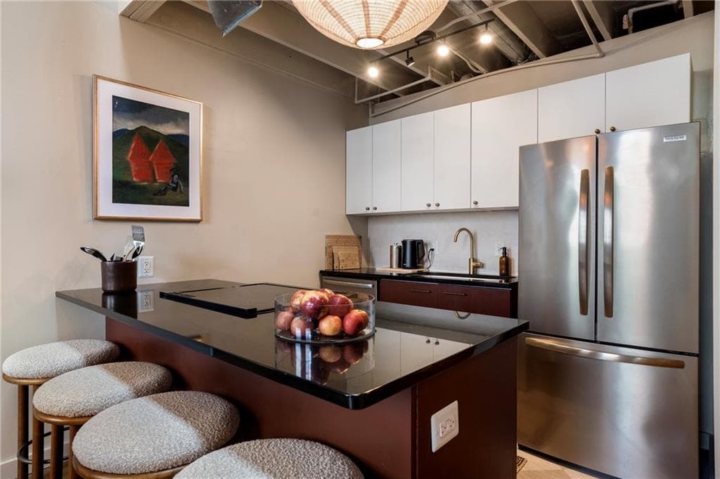 1 bedroom, 1 bathroom, 904 sq ft condominium for rent at 650 Glen Iris Drive 31, Atlanta, GA 30308 for $3,500 a month — photo 7