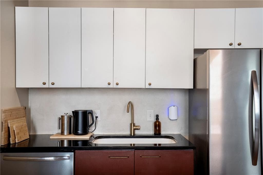 1 bedroom, 1 bathroom, 904 sq ft condominium for rent at 650 Glen Iris Drive 31, Atlanta, GA 30308 for $3,500 a month — photo 10