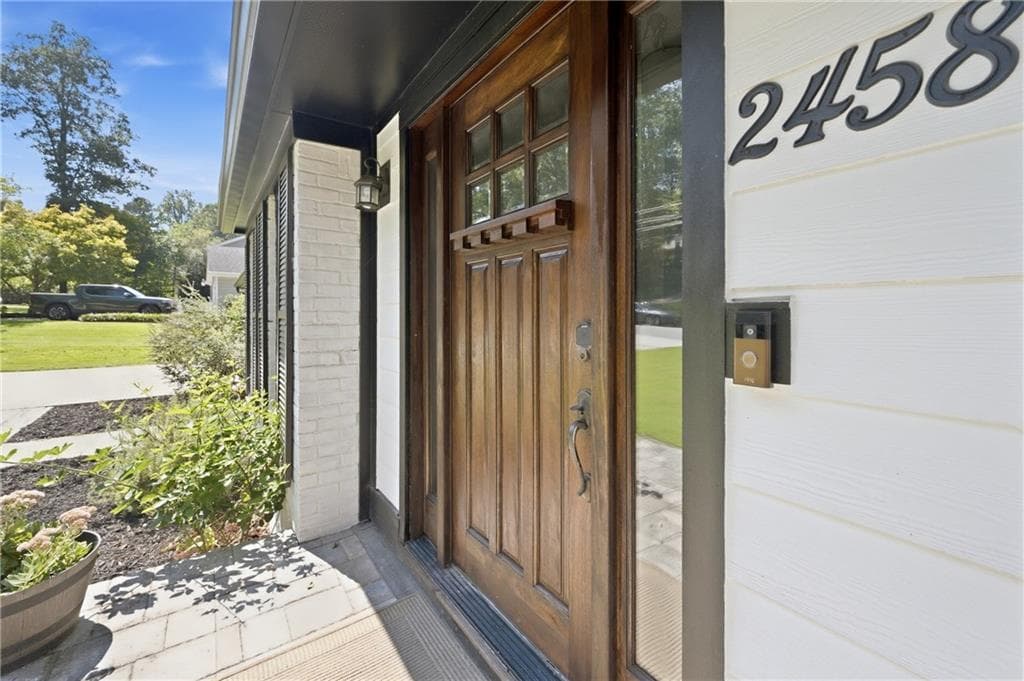4 bedroom, 3 bathroom, 2,825 sq ft single family residence for sale at 2458 Fontainebleau Drive, Atlanta, GA 30360 — photo 2