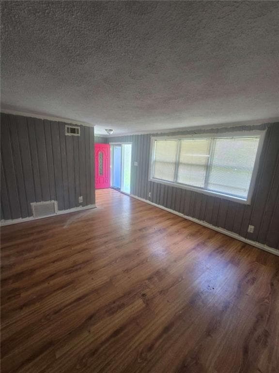 3 bedroom, 2 bathroom, 1,405 sq ft single family residence for sale at 4712 Herty Drive, Savannah, GA 31405 — photo 3