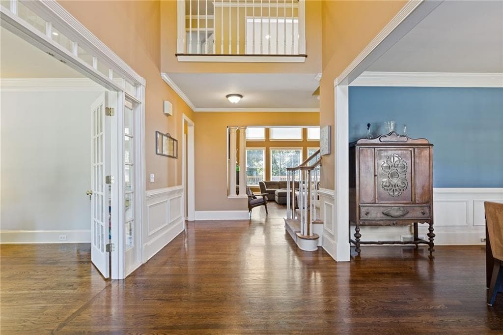 6 bedroom, 5 bathroom, 4,580 sq ft single family residence for sale at 700 Rose Creek Circle, Johns Creek, GA 30097 — photo 3