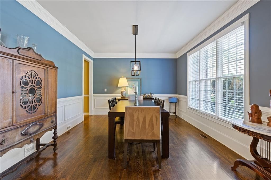 6 bedroom, 5 bathroom, 4,580 sq ft single family residence for sale at 700 Rose Creek Circle, Johns Creek, GA 30097 — photo 7