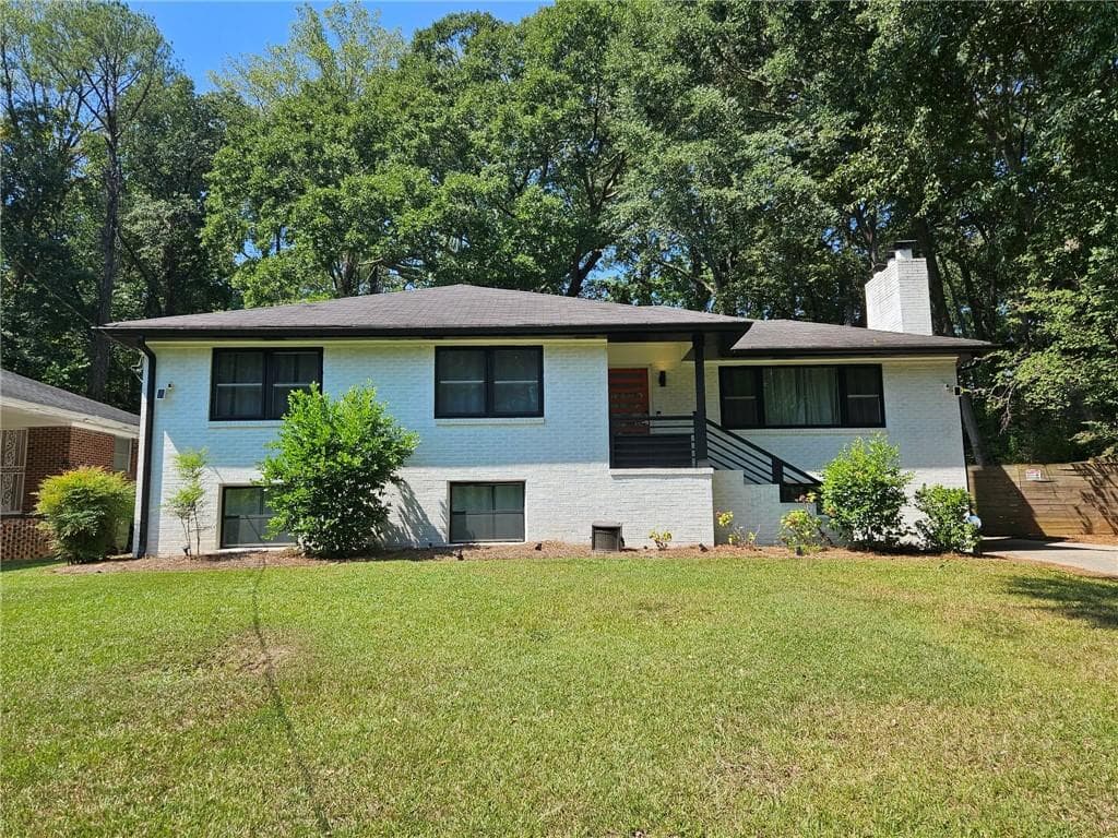 6 bedroom, 4 bathroom, 3,424 sq ft single family residence for sale at 280 W Lake Drive, Atlanta, GA 30314