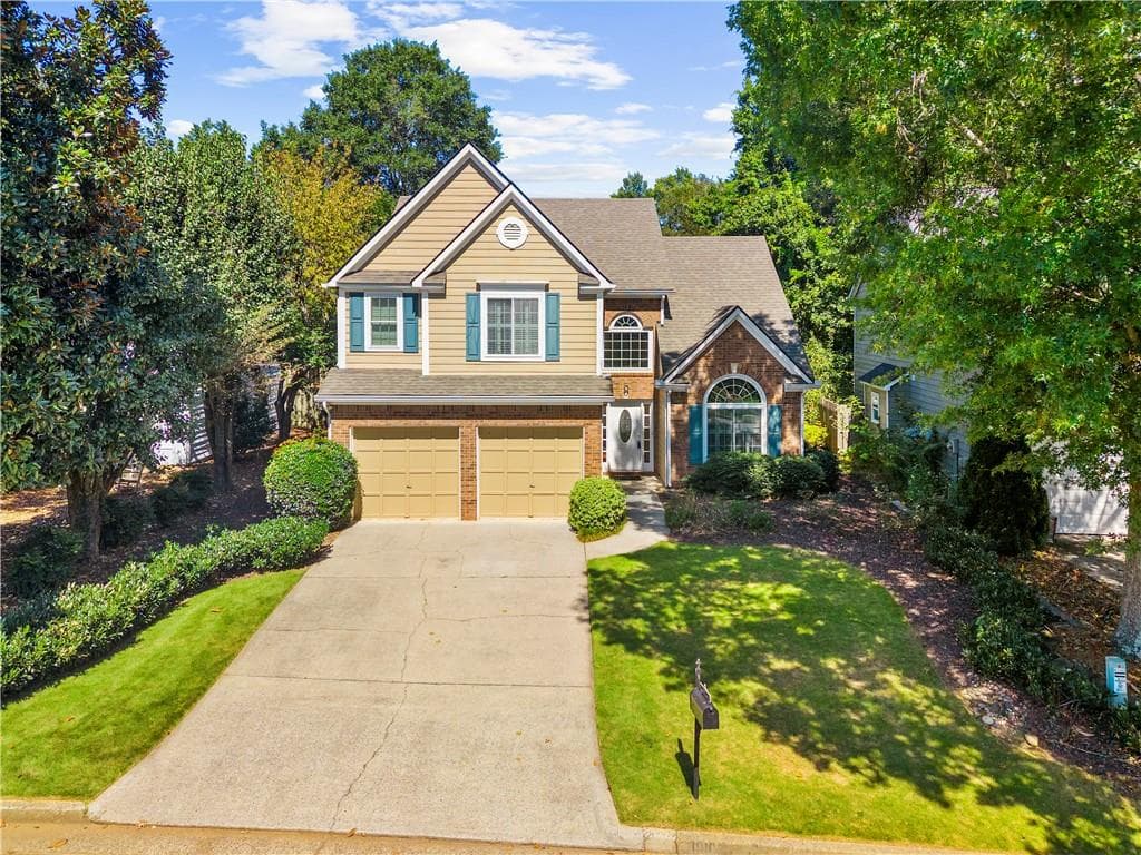 3 bedroom, 3 bathroom, 2,215 sq ft single family residence for sale at 1010 Bradford Drive, Roswell, GA 30076