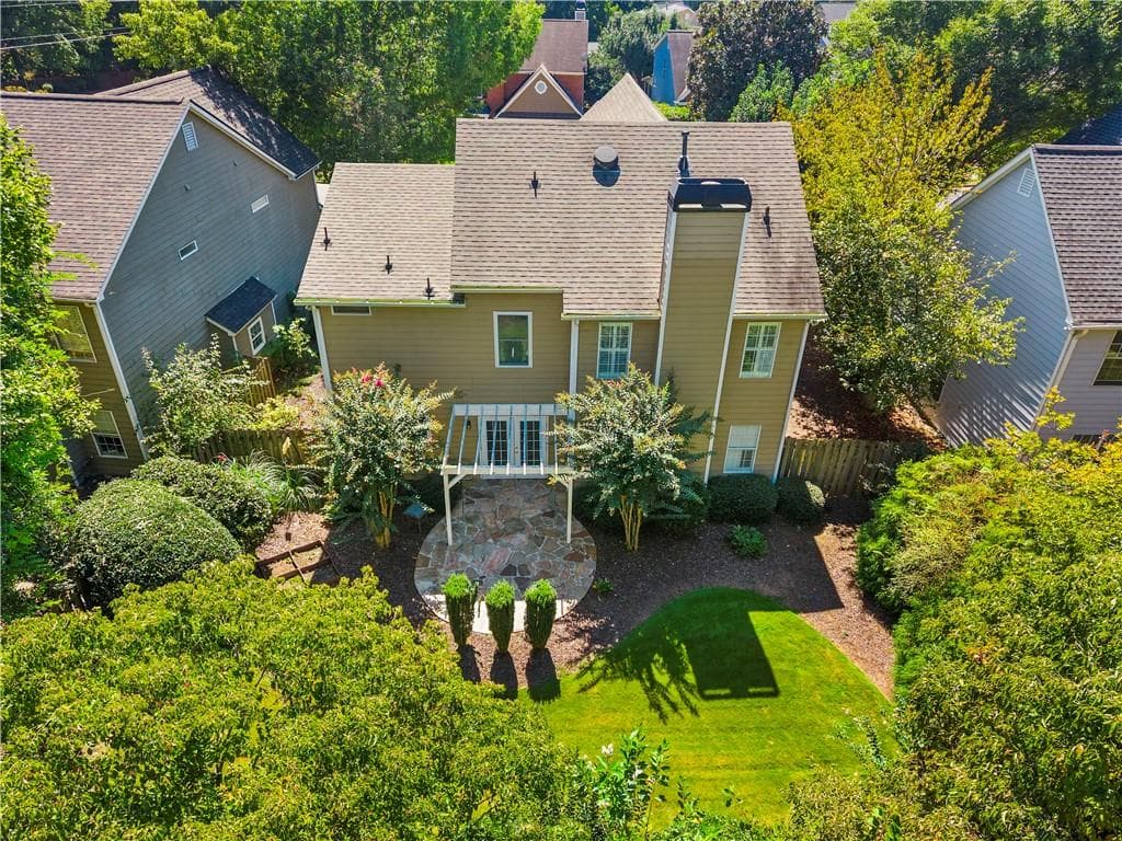 3 bedroom, 3 bathroom, 2,215 sq ft single family residence for sale at 1010 Bradford Drive, Roswell, GA 30076 — photo 3