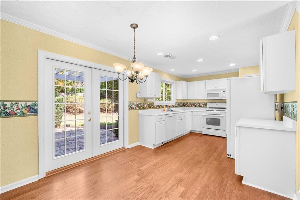 3 bedroom, 3 bathroom, 2,215 sq ft single family residence for sale at 1010 Bradford Drive, Roswell, GA 30076 — photo 5