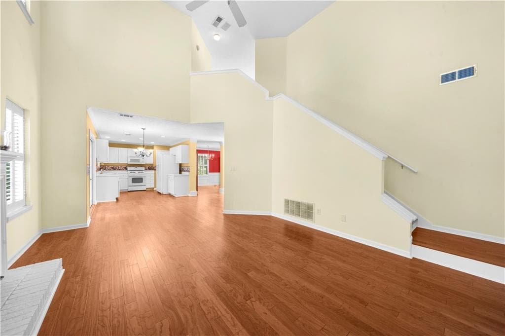 3 bedroom, 3 bathroom, 2,215 sq ft single family residence for sale at 1010 Bradford Drive, Roswell, GA 30076 — photo 8