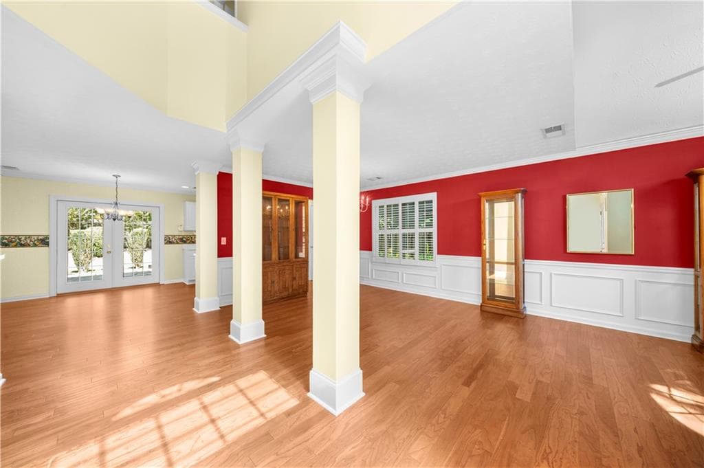 3 bedroom, 3 bathroom, 2,215 sq ft single family residence for sale at 1010 Bradford Drive, Roswell, GA 30076 — photo 9