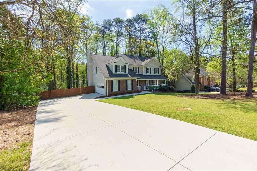 4 bedroom, 3 bathroom, 3,140 sq ft single family residence for sale at 2072 Perrin Drive, Lawrenceville, GA 30043 — photo 2