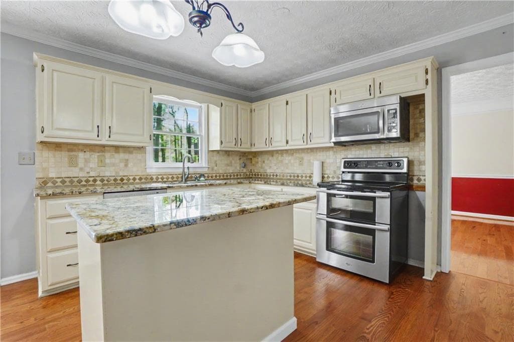 4 bedroom, 3 bathroom, 3,140 sq ft single family residence for sale at 2072 Perrin Drive, Lawrenceville, GA 30043 — photo 9